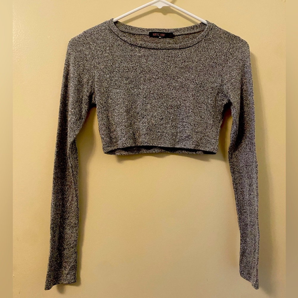 Rustic rose cropped long sleeve light sweater size small, grey, super comfy